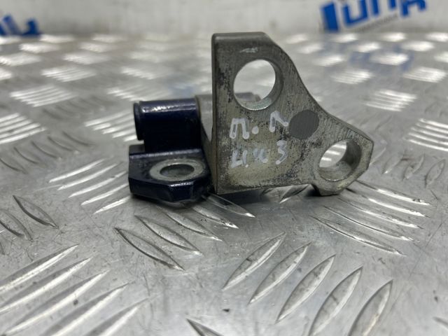 Дверний шарнір водійських дверей 6874030060 TOYOTA