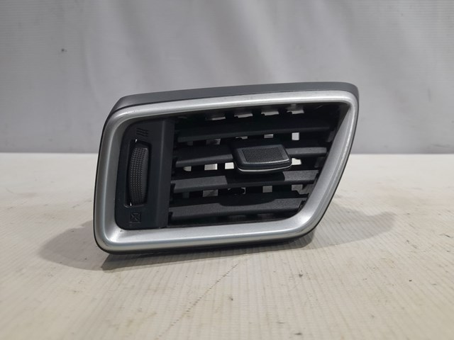 Решітка повітроводу ліва 687614BA1A NISSAN