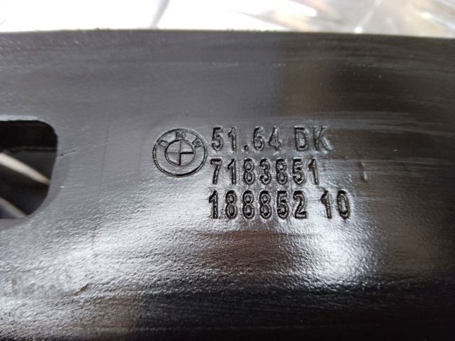 Рамка радіатора верхня 7183851 BMW