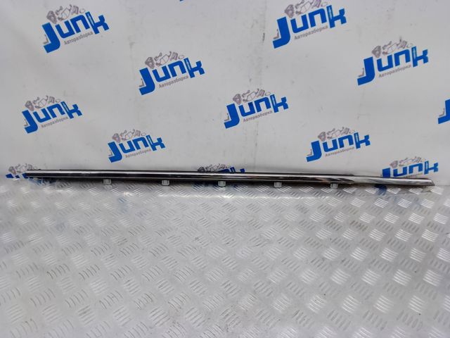Молдинг опускного скла нижній, двері передньої, правої 72410TX4A01 HONDA