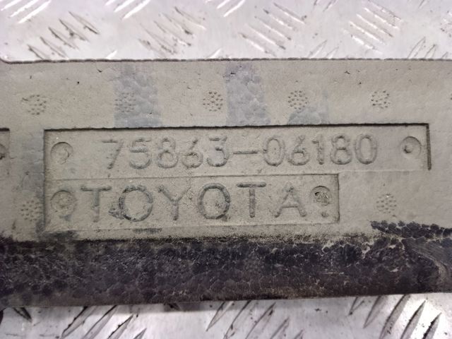 Наповнювач бампера переднього 7586306180 TOYOTA