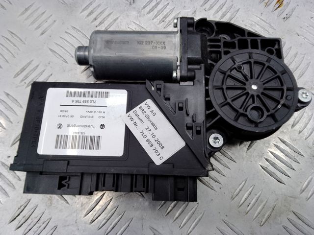 Двигун стеклопод'емника двері задньої, лівої 7L0959703C VAG