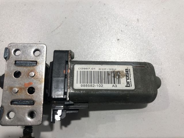 Механізм регулювання положення переднього сидіння 7L0959761A VAG