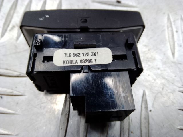 Кнопка блокавання дверей 7L69621253X1 VAG