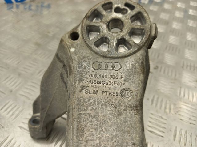 Кронштейн подушки (опори) двигуна, правої 7L8199308F VAG