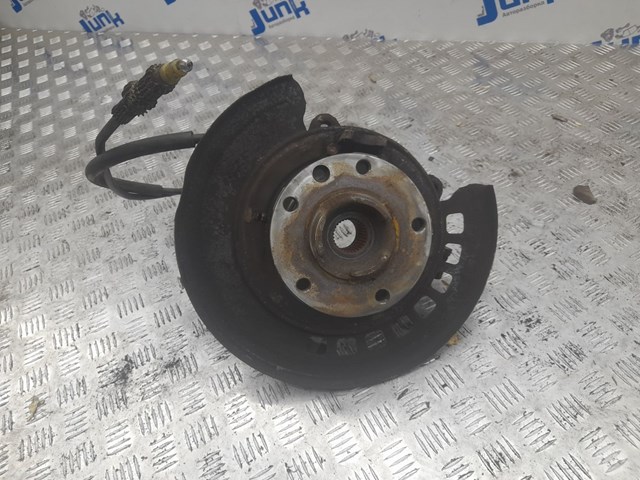 Кулак поворотний правий 7L8505436 VAG