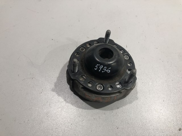 Кріплення переднього амортизатора 7P0412321A VAG