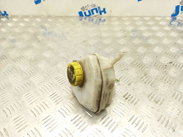 Бачок головного гальмівного циліндру (гальмівної рідини) 7P0611303A VAG