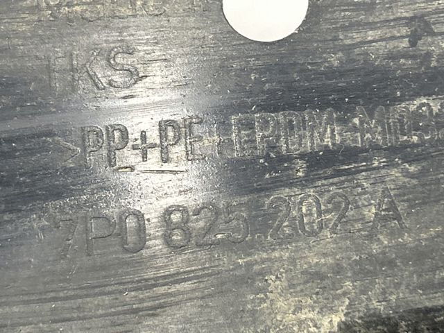 Захист днища, правий 7P0825202A VAG