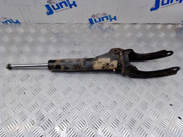 Стійка передня права 7P6413032AQ VAG
