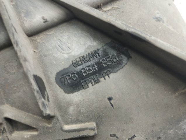 Бризковики задній, правий 7P6854856 VAG