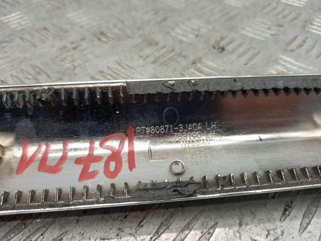 Молдинг передньої лівої двері, нижній 808713JA0A NISSAN