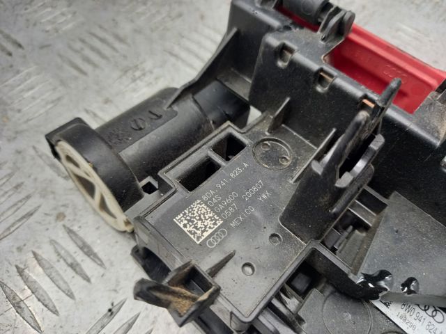 Коробка запобіжників 80A941823A VAG