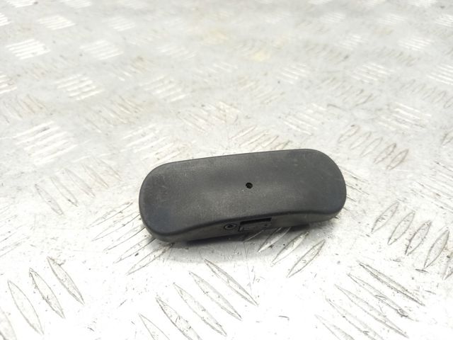 Форсунка омивача скла лобового, ліва 80A955987A VAG