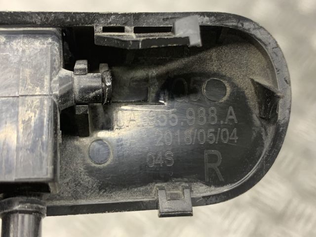 Форсунка омивача скла лобового, права 80A955988A VAG