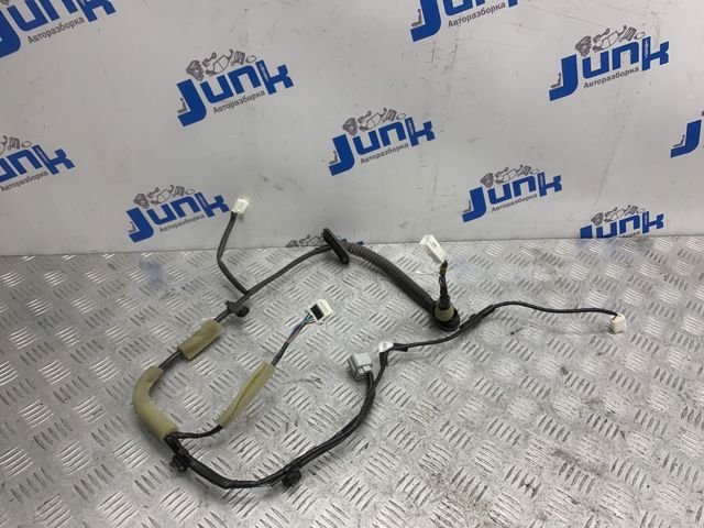 Електропроводка задніх дверей 81822FJ050 SUBARU