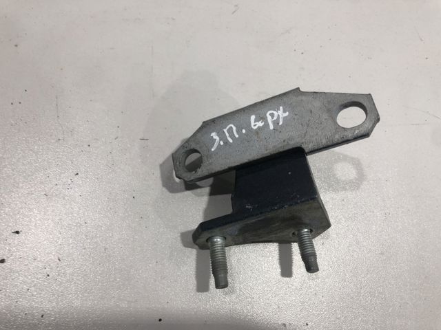 Петля заднтої двері, правої 824001CA0A NISSAN