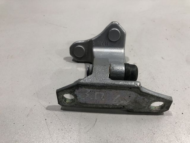 Петля заднтої двері, правої 824004GA0A NISSAN