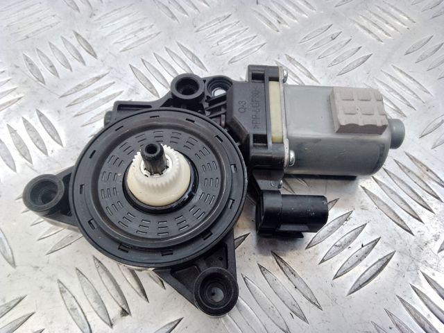 Двигун склопідіймача двері передньої, правої 82460D4010 HYUNDAI