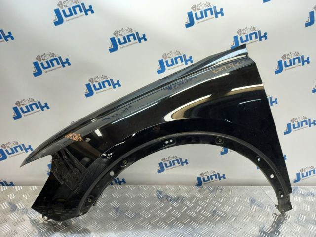 Ліве переднє крило 83A821021 VAG