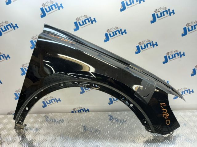 Переднє праве крило 83A821022 VAG