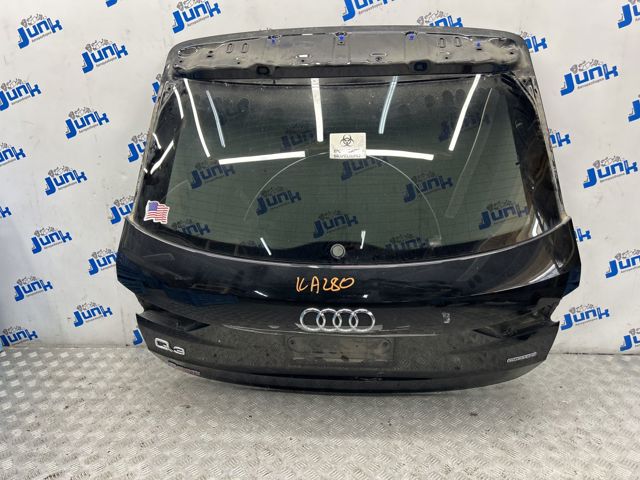 Задні двері багажника Audi Q3