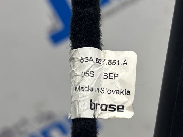 Амортизатор багажника лівий 83A827851A VAG