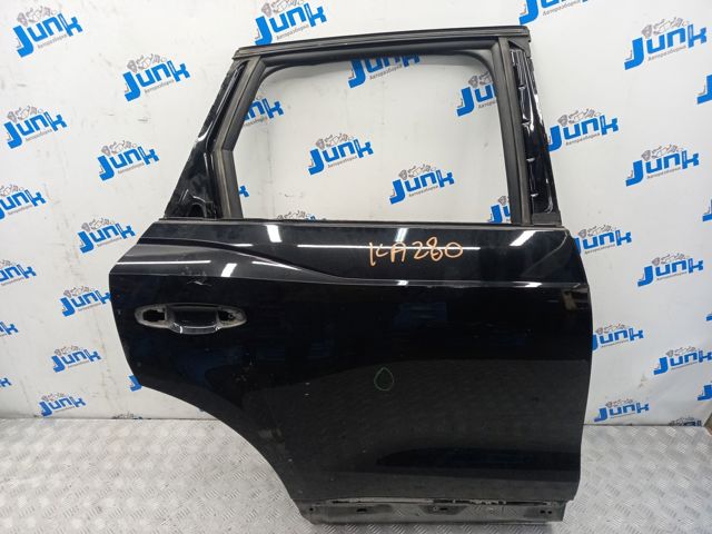 Двері пасажирські задні праві 83A833052C VAG