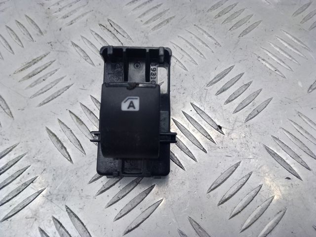 Кнопки заднього склопід'ємника 848100E040 TOYOTA