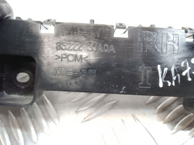 Лівий кронштейн кріплення бампера заднього 852223JA0A NISSAN