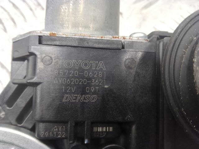 Двигун склопідіймача двері передньої, лівої 8572006281 TOYOTA