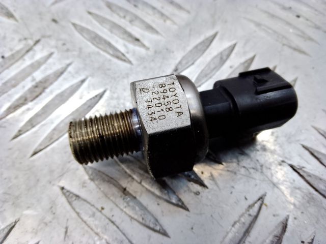 Датчик тиску палива 8945822010 TOYOTA