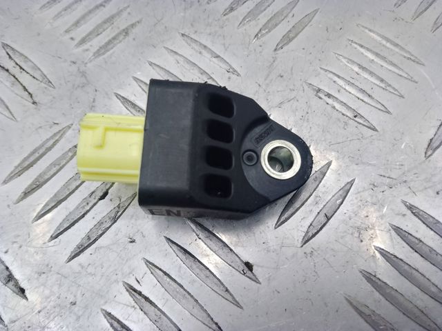 Датчик Ейрбег передній 8983106070 TOYOTA