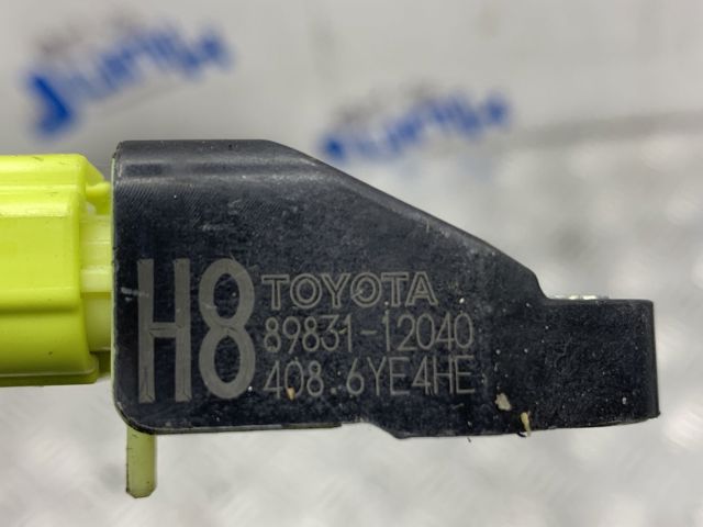 Датчик Ейрбег передній 8983112040 TOYOTA