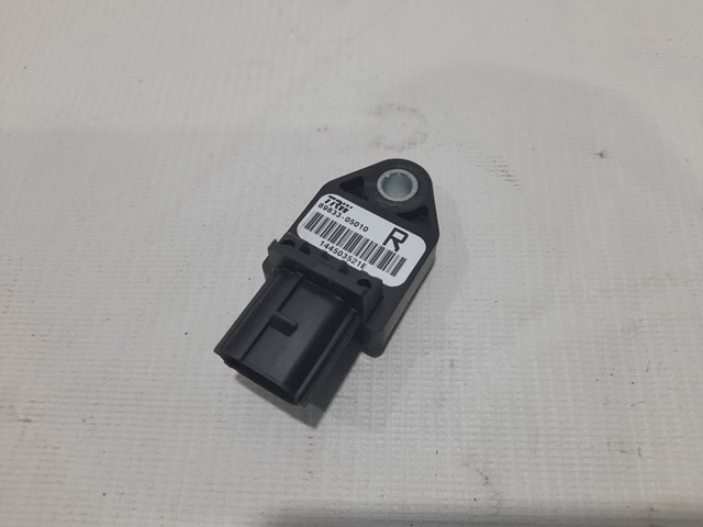 Датчик AIRBAG передній 8983305010 TOYOTA