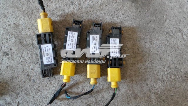 Датчик Айрбег передній 8E0959643A VAG