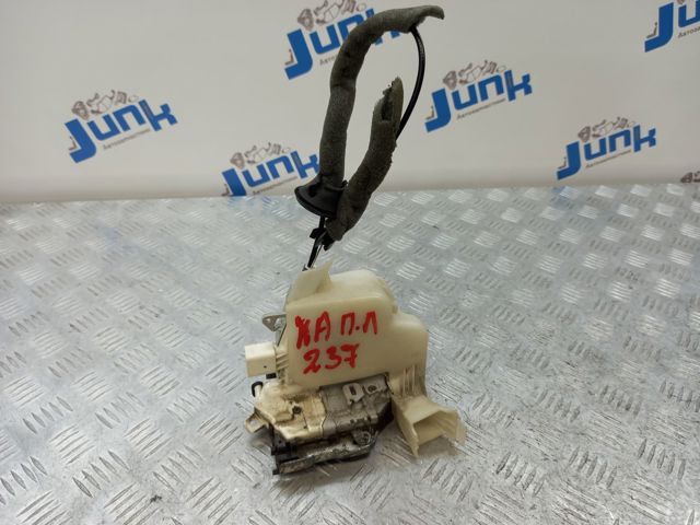 Замок водійських дверей 8J1837015D VAG