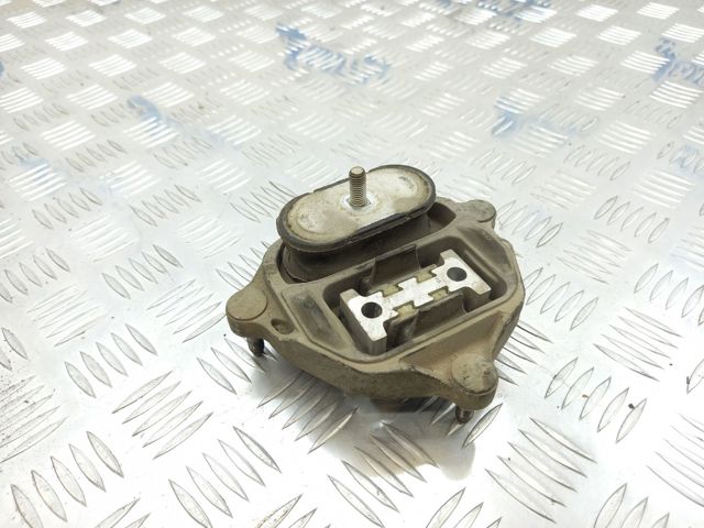 Подушка трансмісії (опора коробки передач) 8K0399151DD VAG