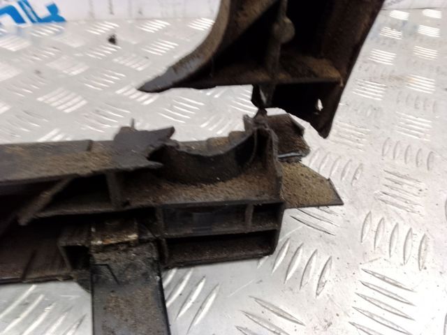 Зміцнення для радіаторів 8K0805594L VAG