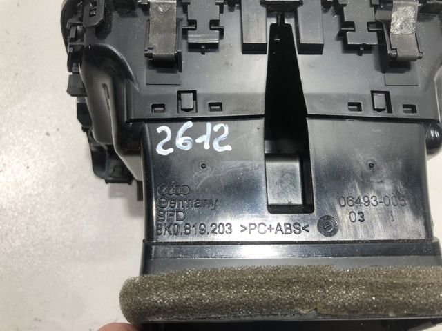 Решітка вентиляції салону в підлокітнику, задня 8K0819203 VAG