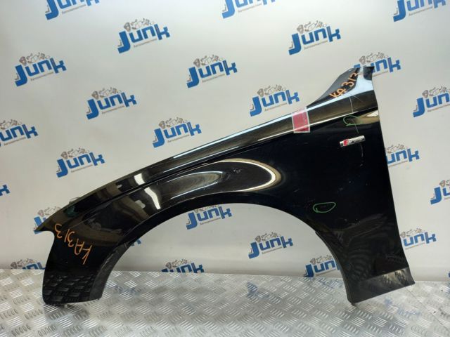 Ліве переднє крило Ауді A4 B8
