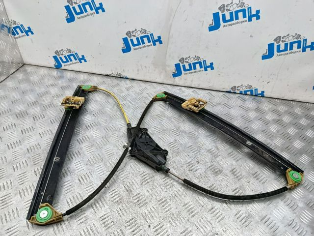 Склопідйомник передньої правої двері 8K0837462D VAG