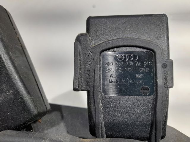 Важіль фіксатор ременя безпеки задній лівий 8K0857739AE VAG