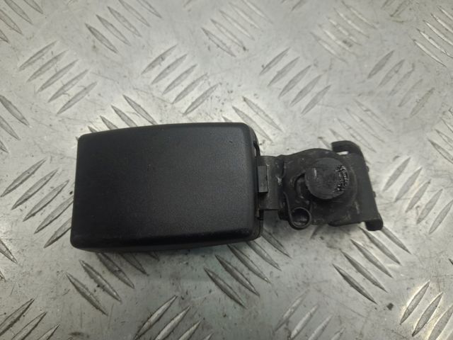 Важіль фіксатор ременя безпеки задній правий 8K0857740AC VAG
