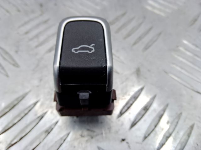Кнопка відкривання багажника в салоні в дверну карту audi a4 b8 хром 8K0959831B