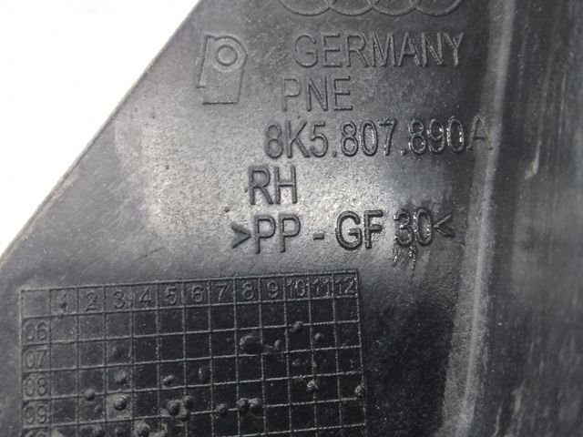 Кронштейн бампера заднього, правий 8K5807890A VAG