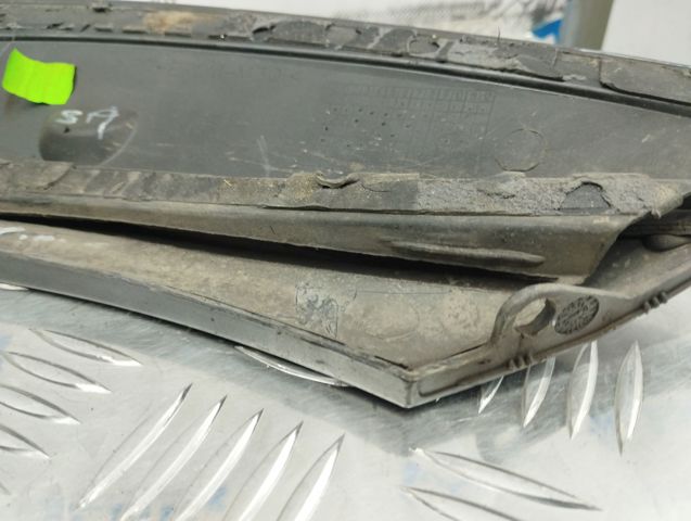Молдинг арки колеса заднього, правий 8K98538181RR VAG