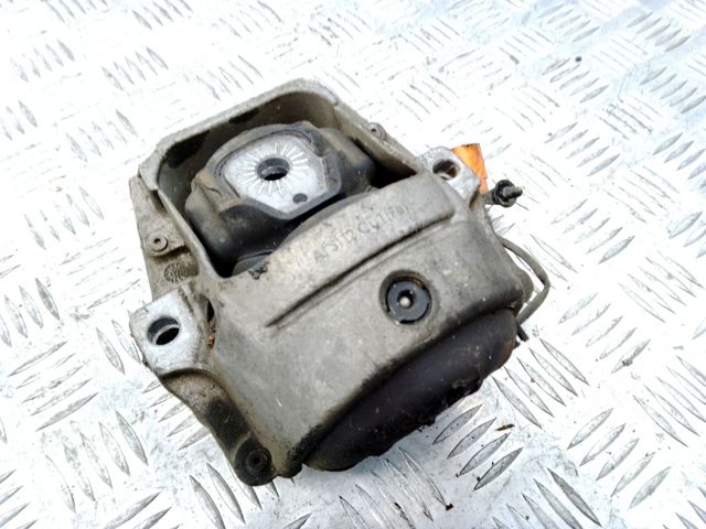 Права подушка двигуна 8R0199381 VAG