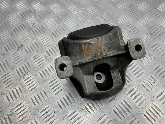Права опора двигуна 8R0199381AB VAG