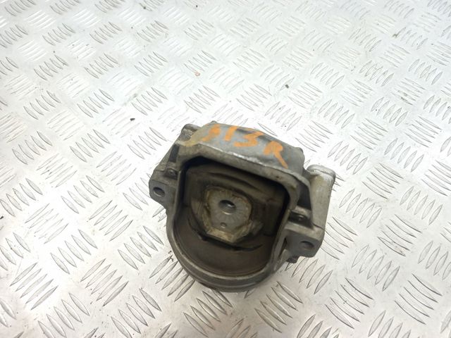 Права подушка мотора 8R0199381AM VAG
